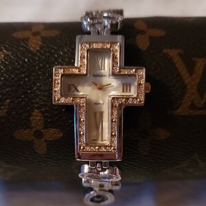 Womens‎ Kessaris Cross Shaped Watch Bracelet Band Hearts, X's O's Silvertone